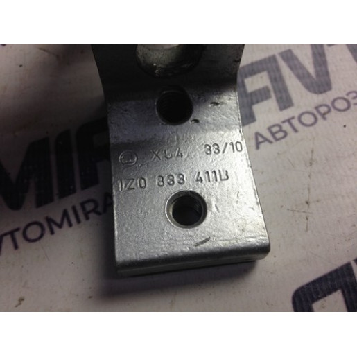 Петля двери задней левой нижняя Skoda Octavia A5 2004-2013 1Z0833411B